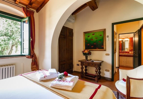 Double bedroom n.5 with en-suite bathroom, on the first floor - Villa Elisa 