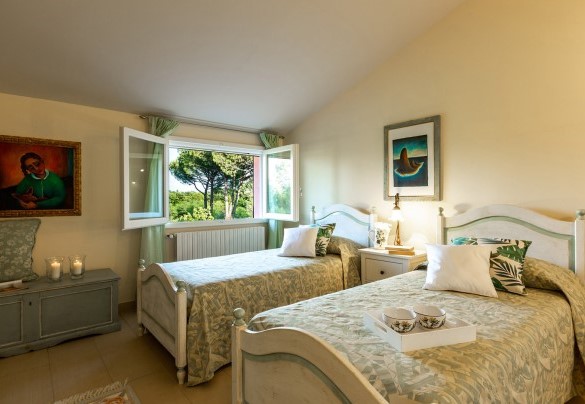 Twin bedroom n.8 with joinable beds on the first floor . Apartment – Villa Elisa 