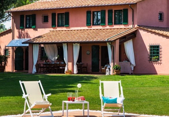 The villa surrounded by green lawn – Villa Elisa 