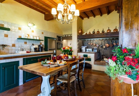 The large equipped built-in kitchen – Villa Elisa 	