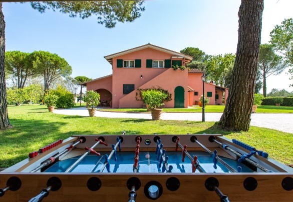 The foosball table in the shadow of the portico – Villa Elisa 