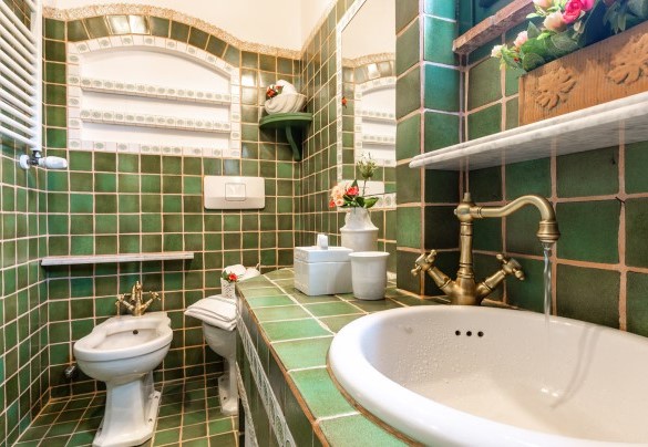 Bathroom with shower n.3 on the first floor – Villa Elisa 