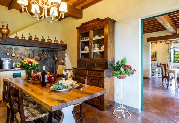 The equipped kitchen close by the dining room – Villa Elisa 