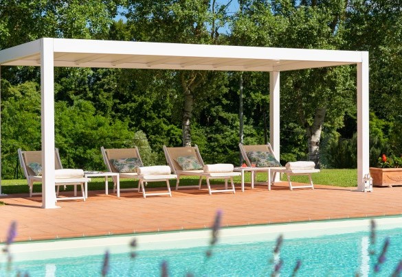 Comfortable sunbeds in the shade of the gazebo in the pool solarium – Villa Elisa