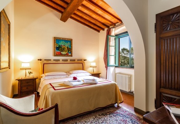 Double bedroom n.5 with en-suite bathroom, on the first floor - Villa Elisa 