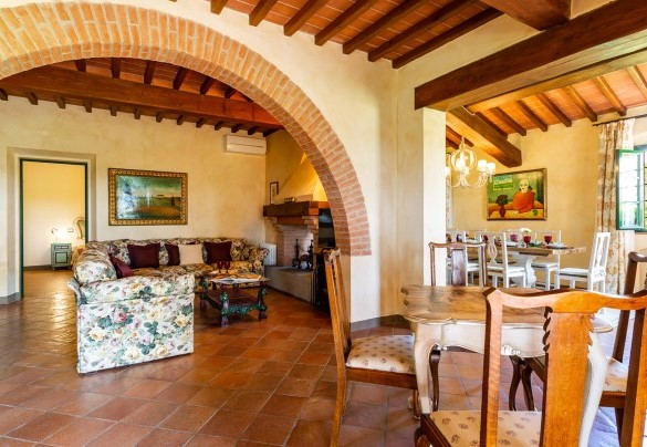 Open space with seating and dining area – Villa Elisa 