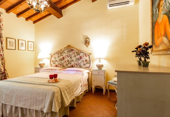 Double bedroom n.1 with en-suite bathroom, on the ground floor - Villa Elisa 