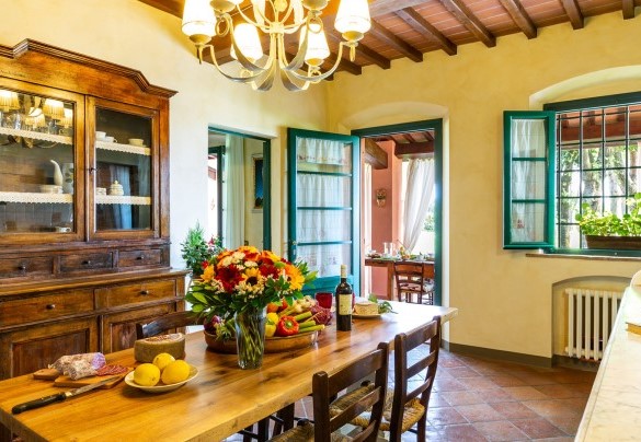 The large kitchen with direct access to the porch – Villa Elisa 