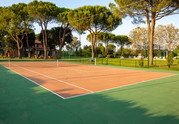 Il campo da tennis a circa 20 m dalla casa – Villa Elisa 
