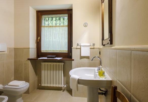 Ground floor toilet - Villa Emilianna