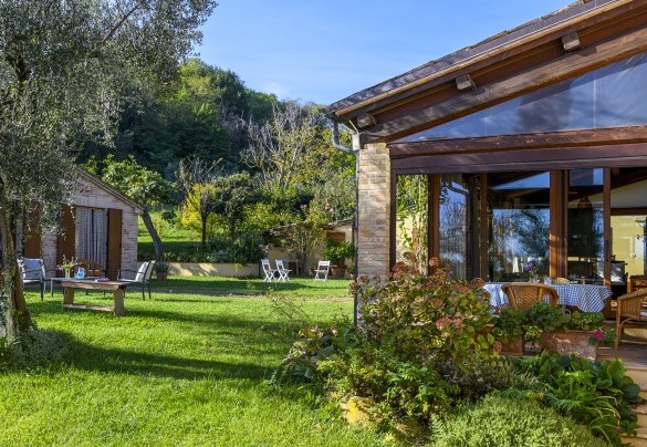 Veranda and access to the annex - Villa Emilianna