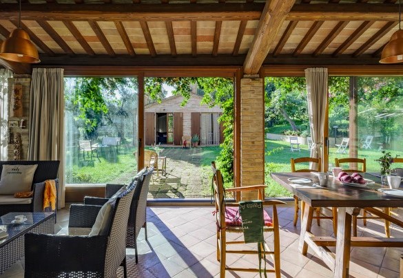 Detail of the veranda and annex in the background - Villa Emilianna