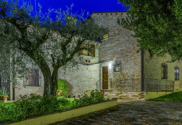 Night view of the villa - Villa Emilianna