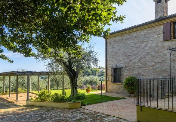Carport - Villa Emilianna