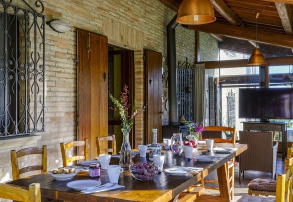 Dining area on the veranda with TV - Villa Emilianna