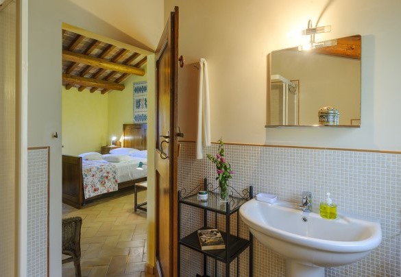 Bathroom with shower n. 5 in the annex - Villa Emilianna