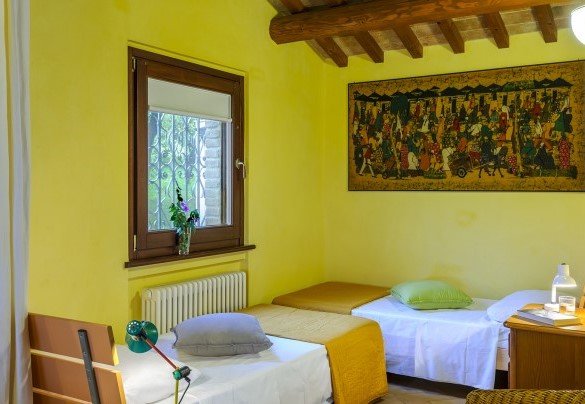 Detail of the two single beds in the annex - Villa Emilianna