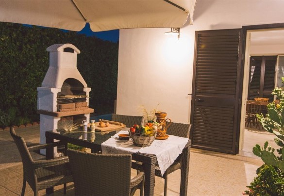 Barbecue area in the evening - Villa Ferradina