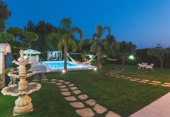 Garden in the evening - Villa Ferradina