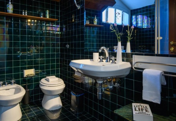 Bathroom No. 3 with shower on the second floor – Villa Fiola