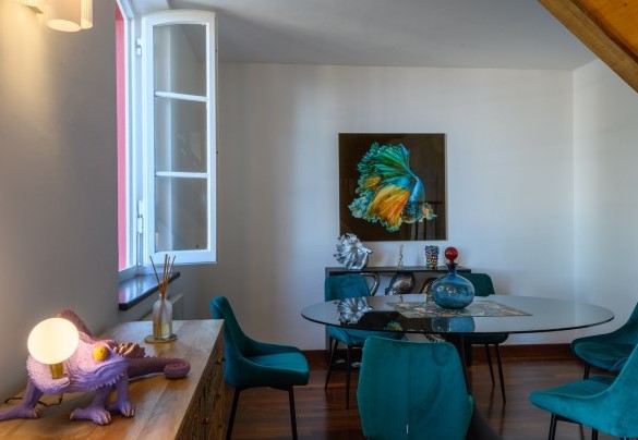 Detail of the ground-floor dining area – Villa Fiola