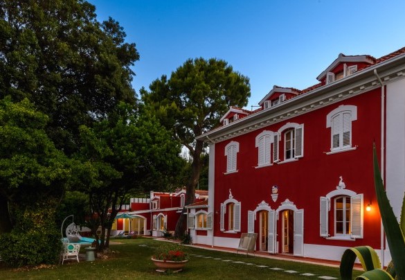 The villa lit up at dusk – Villa Fiola