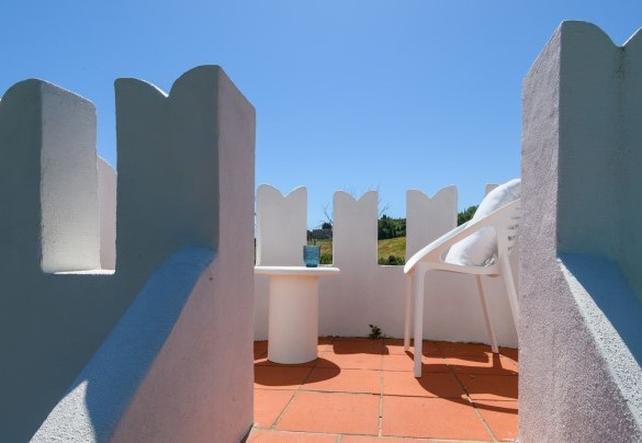 Panoramic battlemented turret – Villa Fiola