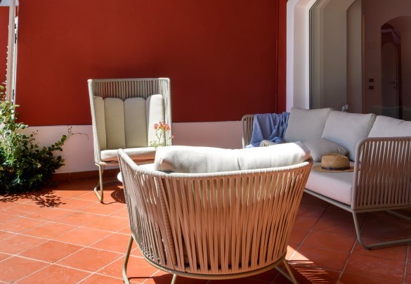Relaxation area with armchairs – Villa Fiola