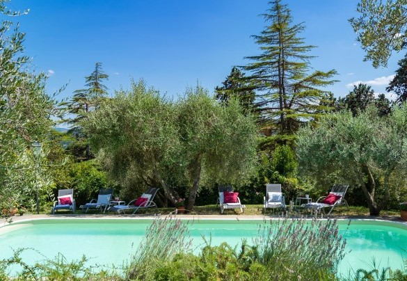 The pool measures 10 x 5 m with the depth varying from 1,20 to 1,40 m – Villa Fiorentini