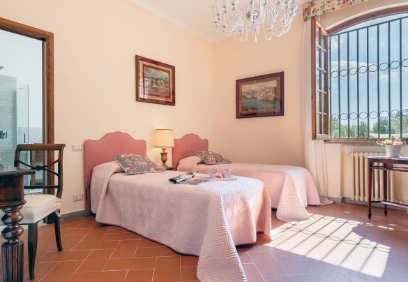 Twin bedroom (with joinable beds) n.2 on the ground floor – Villa Fiorentini