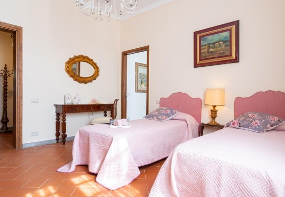 Twin bedroom (with joinable beds) n.2 on the ground floor – Villa Fiorentini