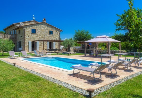 Immersa tra colline e vigneti ritirata nella quiete della campagna verde dell’Umbria - Villa Flaminia