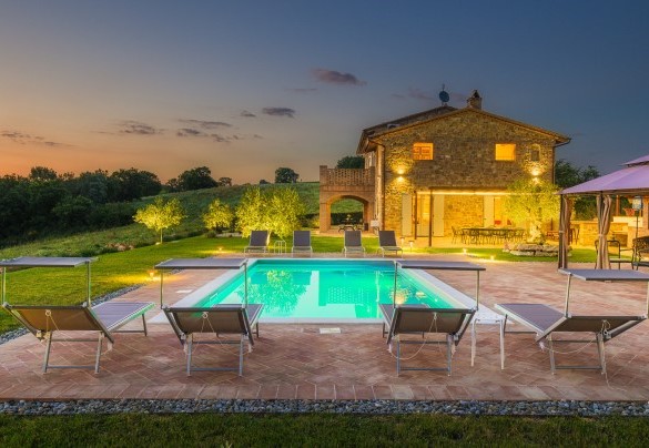 La villa e la piscina al tramonto - Villa Flaminia 