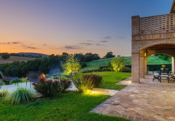 Il porticato al tramonto - Villa Flaminia 