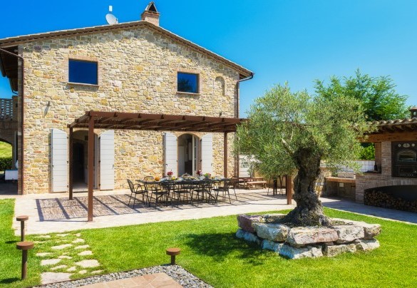 La proprietà dista pochi passi da Gualdo Cattaneo - Villa Flaminia