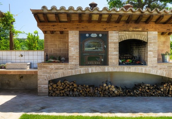Il barbecue in muratura, forno a legna e acquaio - Villa Flaminia