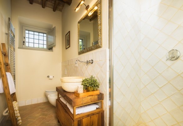 Bagno en suite con doccia al piano terra - Villa Flaminia   