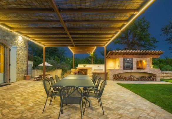 L’ampio ed elegante gazebo di notte - Villa Flaminia 