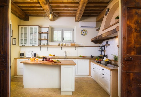 La bella cucina in muratura - Villa Flaminia