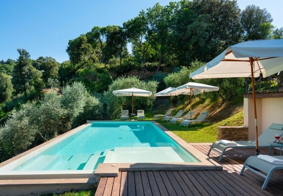 La piscina misura 10 x 4 metri - Villa Francesca