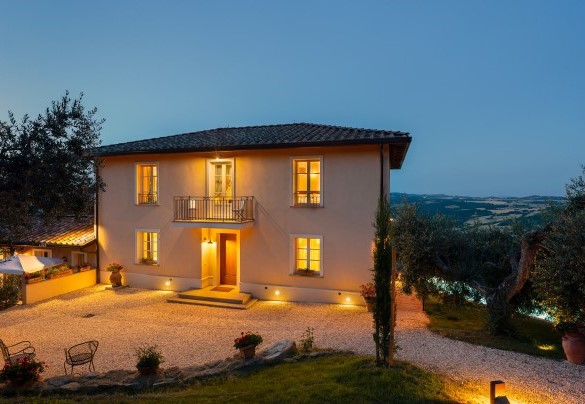 L’accesso alla villa, tramite un viale con cipressi - Villa Francesca