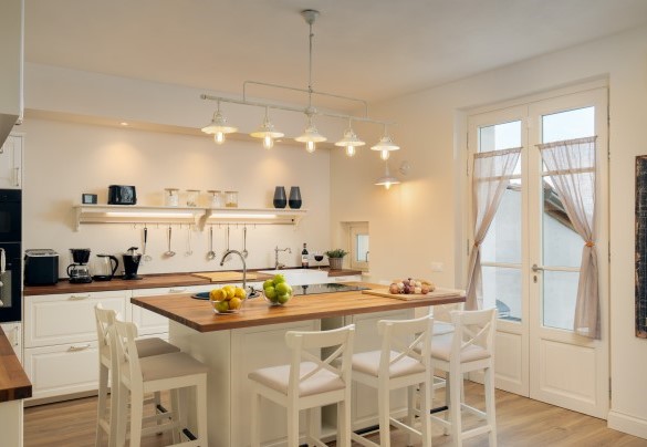 The large kitchen equipped with an island  - Villa Francesca