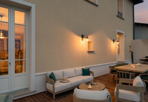On the terrace there is a wooden table and a small lounge area for relaxing evenings - Villa Francesca
