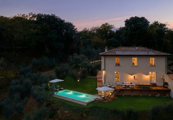 The villa and the pool at sunset - Villa Francesca
