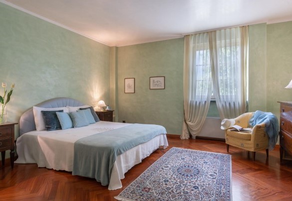 Double bedroom n.3 on the first floor with en suite bathroom n.3 - Villa Gabri