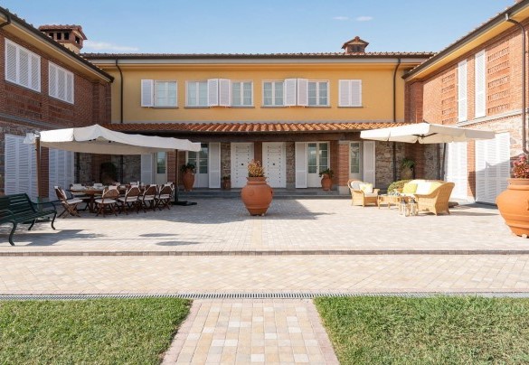 The living area in front of the house - Villa Gabri