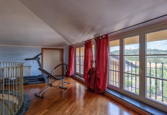 Open space on the second floor with some fitness equipment - Villa Gabri