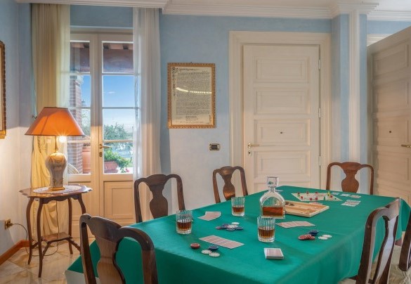 A comfortable game table where you can spend relaxing moments - Villa Gabri
