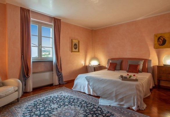 Double bedroom n.4 on the first floor with en suite bathroom n.4 - Villa Gabri