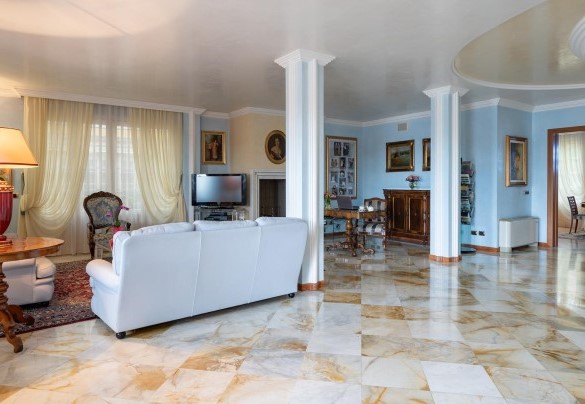 The large room that will welcome you as soon as you enter the house - Villa Gabri